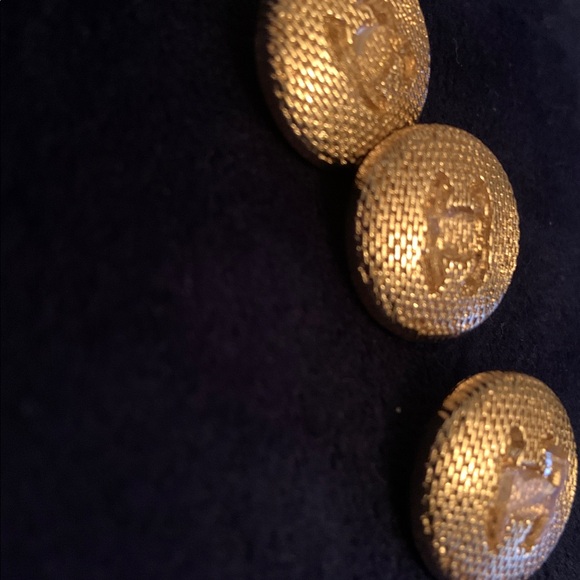 Gorgeous Heavy Vintage Chanel Gold Interlaced Weave design 3 button Total - Picture 6 of 7